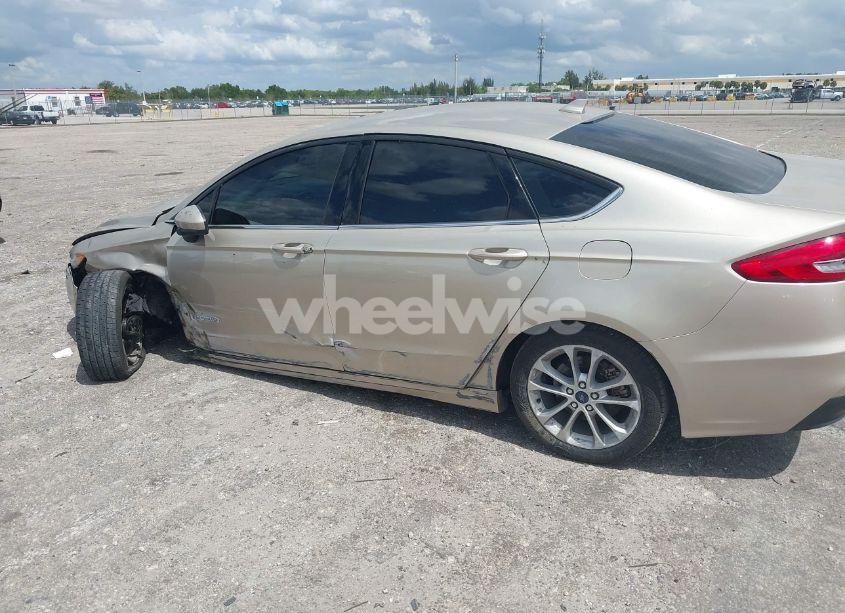Photo 21 of 2019 Ford Fusion HYBRID SE (VIN 3FA6P0LU0KR155046)