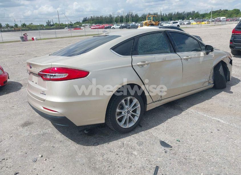 Photo 4 of 2019 Ford Fusion HYBRID SE (VIN 3FA6P0LU0KR155046)