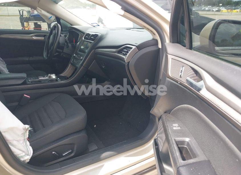 Photo 5 of 2019 Ford Fusion HYBRID SE (VIN 3FA6P0LU0KR155046)