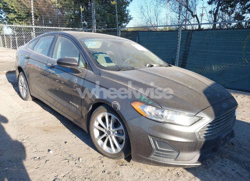 2019 Ford Fusion HYBRID SE (VIN 3FA6P0LU0KR188418) main photo