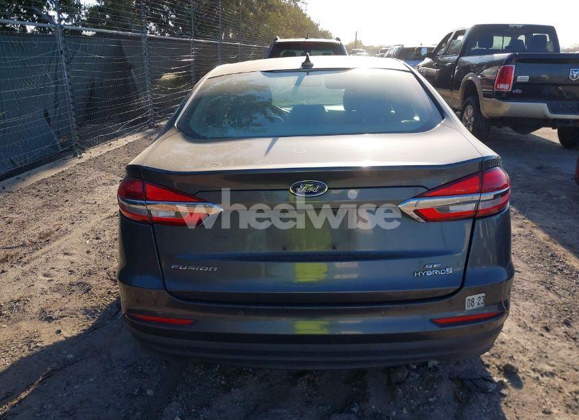 Photo 16 of 2019 Ford Fusion HYBRID SE (VIN 3FA6P0LU0KR188418)