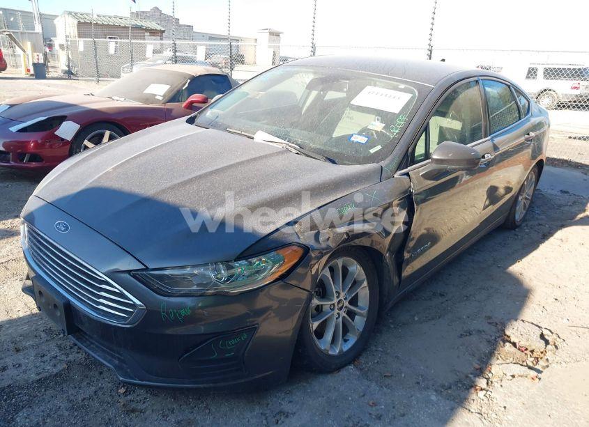 Photo 2 of 2019 Ford Fusion HYBRID SE (VIN 3FA6P0LU0KR188418)