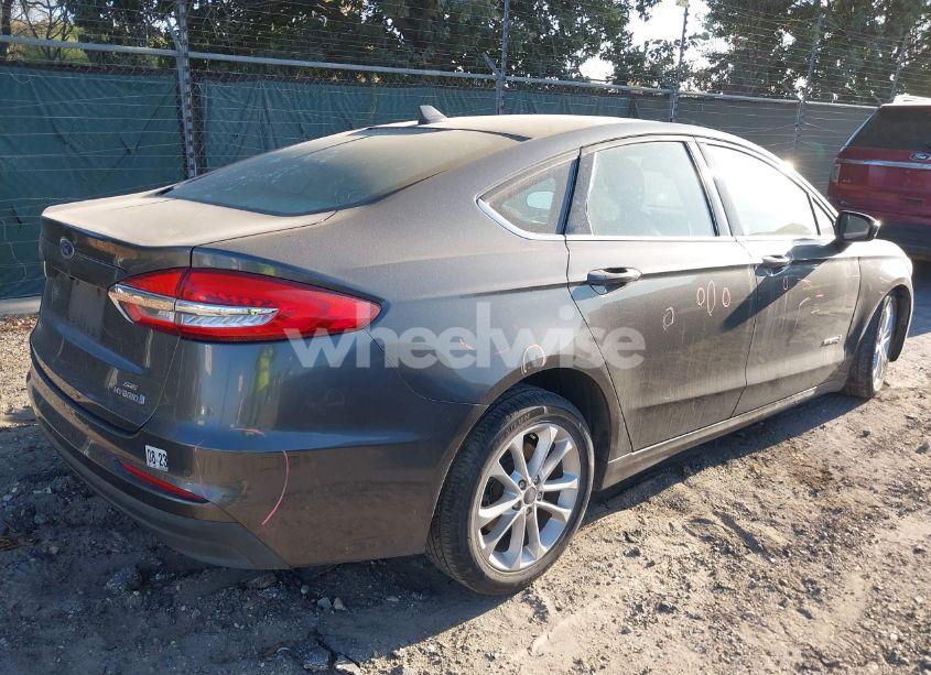 Photo 4 of 2019 Ford Fusion HYBRID SE (VIN 3FA6P0LU0KR188418)