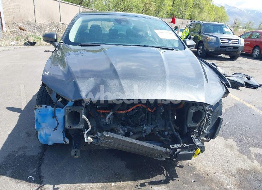 Photo 13 of 2019 Ford Fusion HYBRID SE (VIN 3FA6P0LU0KR216668)