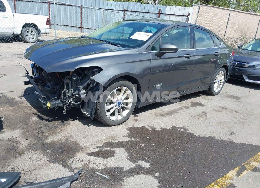 Photo 2 of 2019 Ford Fusion HYBRID SE (VIN 3FA6P0LU0KR216668)