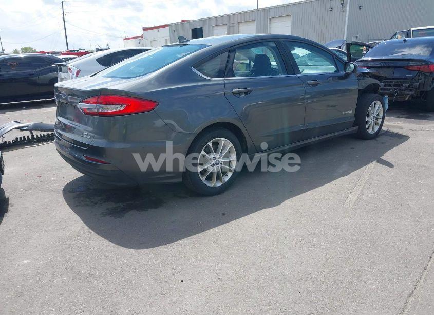 Photo 4 of 2019 Ford Fusion HYBRID SE (VIN 3FA6P0LU0KR216668)