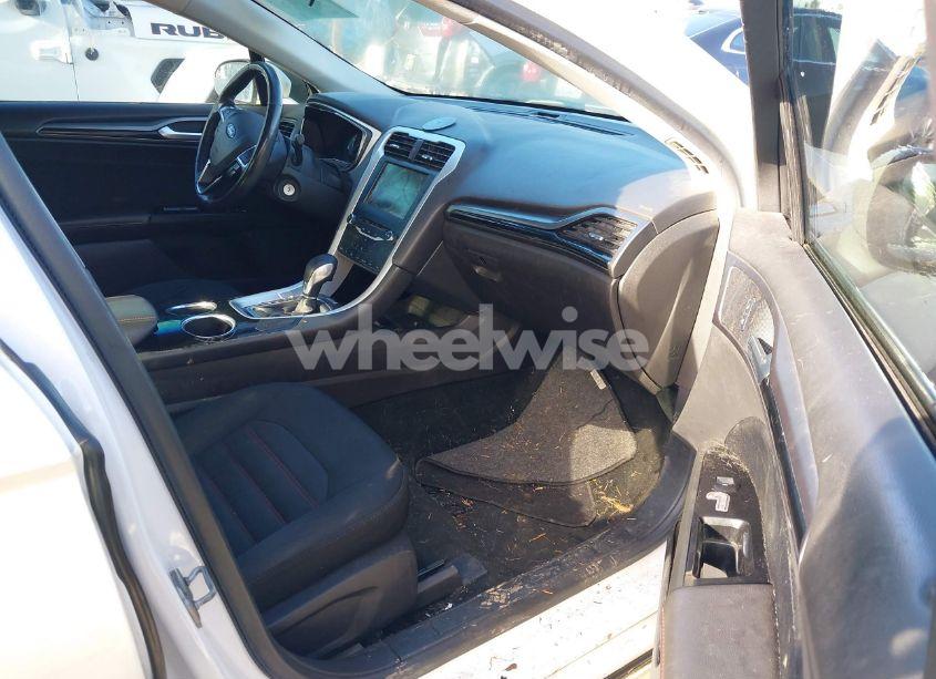 Photo 5 of 2013 Ford Fusion HYBRID SE (VIN 3FA6P0LU1DR231473)