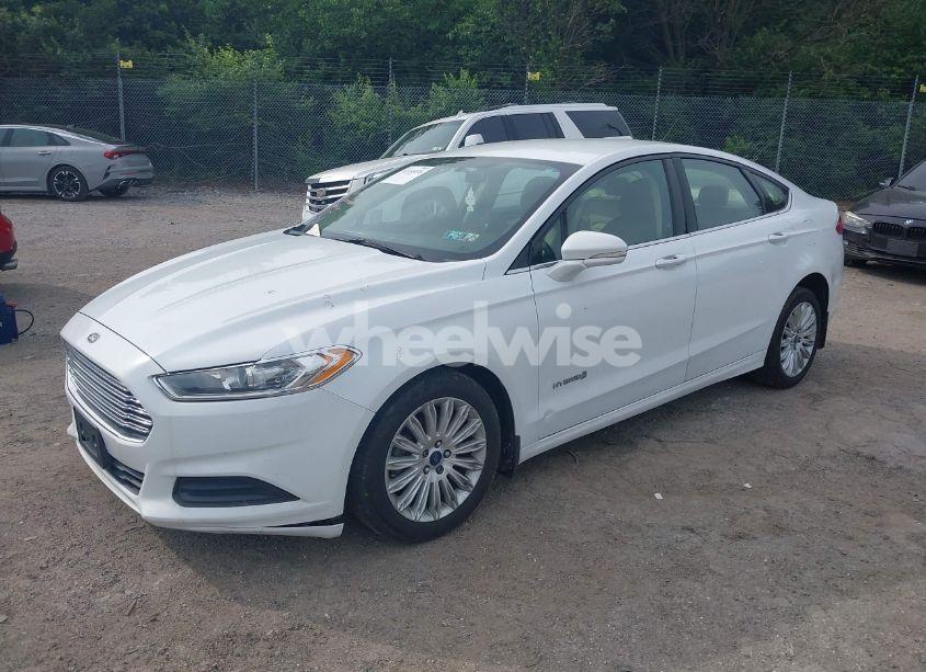 Photo 2 of 2014 Ford Fusion HYBRID SE (VIN 3FA6P0LU1ER286121)
