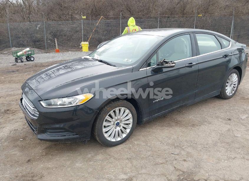 Photo 2 of 2015 Ford Fusion HYBRID SE (VIN 3FA6P0LU1FR199661)