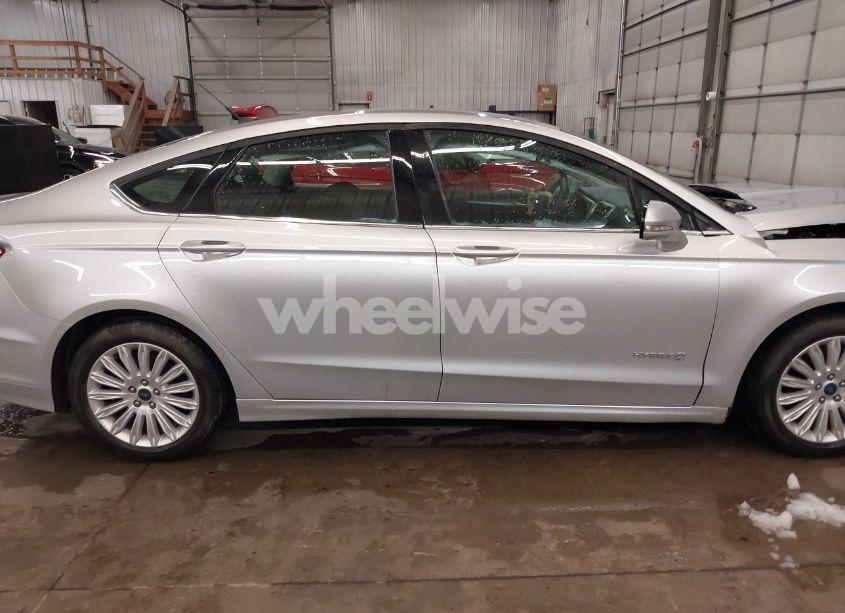 Photo 14 of 2016 Ford Fusion HYBRID SE (VIN 3FA6P0LU1GR304166)