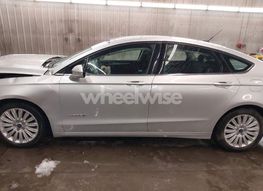 Photo 15 of 2016 Ford Fusion HYBRID SE (VIN 3FA6P0LU1GR304166)