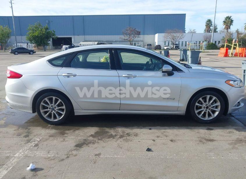 Photo 13 of 2017 Ford Fusion HYBRID SE (VIN 3FA6P0LU1HR260882)