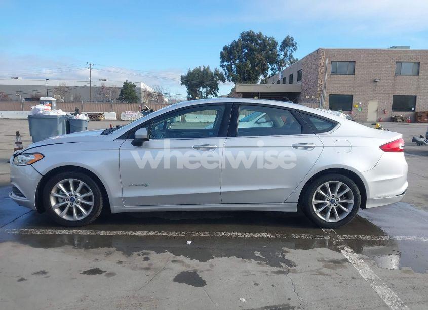 Photo 14 of 2017 Ford Fusion HYBRID SE (VIN 3FA6P0LU1HR260882)