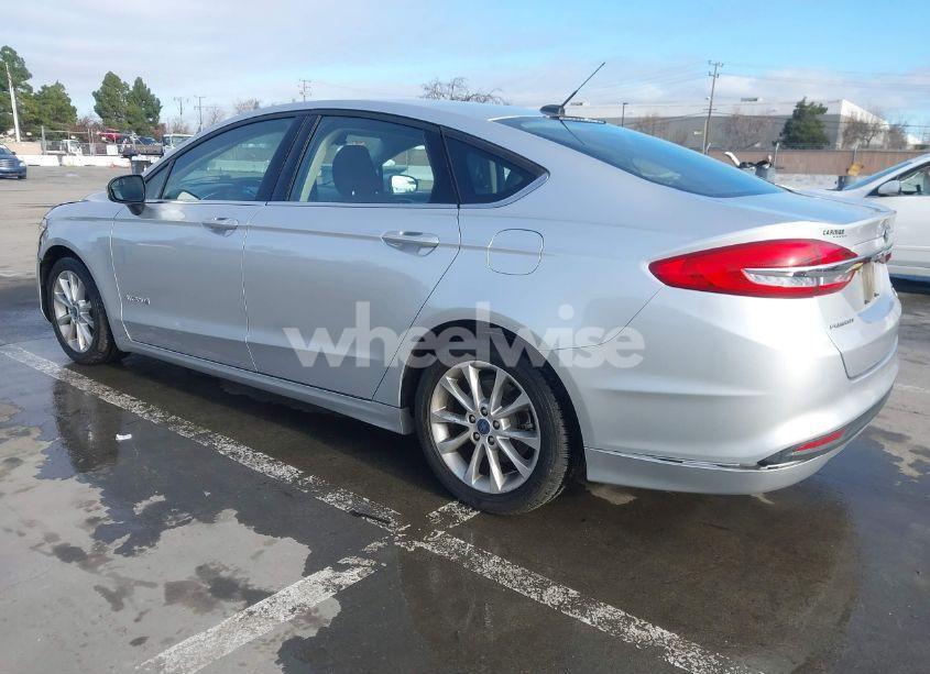 Photo 3 of 2017 Ford Fusion HYBRID SE (VIN 3FA6P0LU1HR260882)