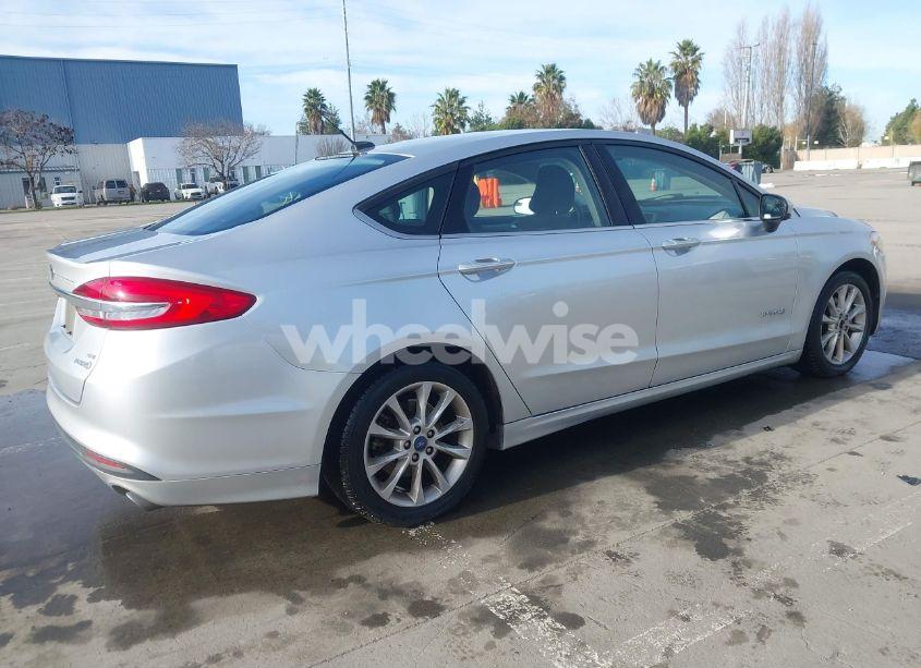 Photo 4 of 2017 Ford Fusion HYBRID SE (VIN 3FA6P0LU1HR260882)
