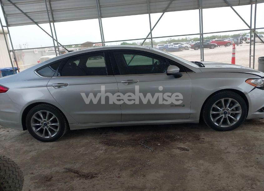 Photo 13 of 2017 Ford Fusion HYBRID SE (VIN 3FA6P0LU1HR384862)