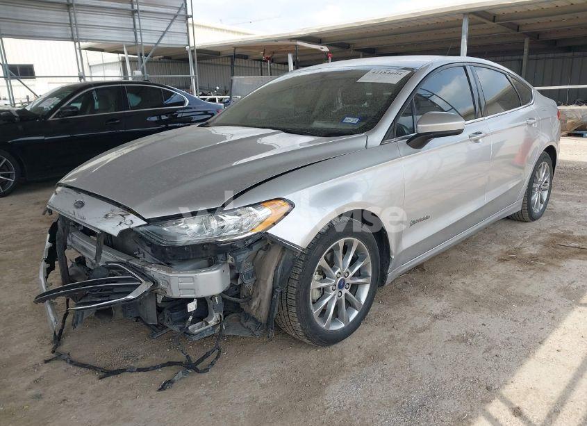 Photo 2 of 2017 Ford Fusion HYBRID SE (VIN 3FA6P0LU1HR384862)