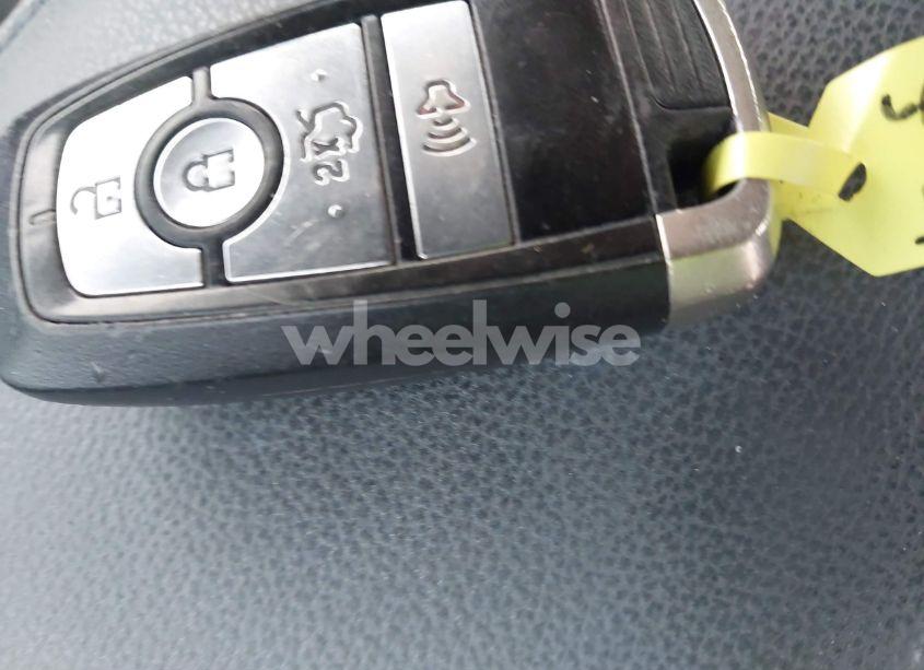 Photo 11 of 2018 Ford Fusion HYBRID SE (VIN 3FA6P0LU1JR102418)