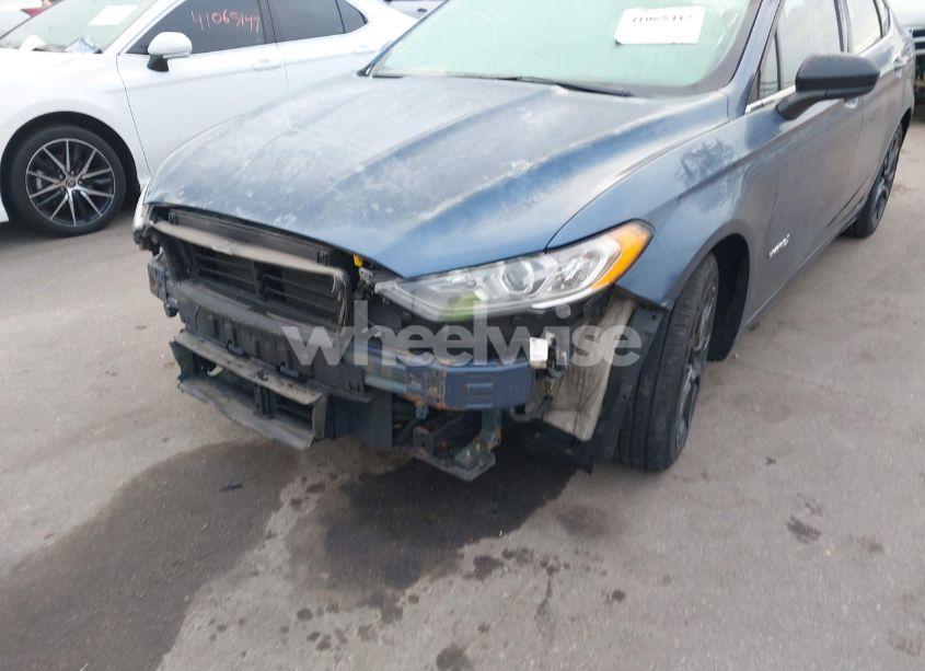 Photo 6 of 2018 Ford Fusion HYBRID SE (VIN 3FA6P0LU1JR102418)