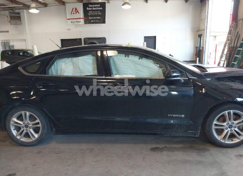 Photo 13 of 2018 Ford Fusion HYBRID SE (VIN 3FA6P0LU1JR137718)