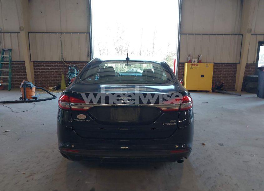 Photo 16 of 2018 Ford Fusion HYBRID SE (VIN 3FA6P0LU1JR137718)