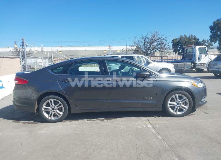 Photo 13 of 2018 Ford Fusion HYBRID SE (VIN 3FA6P0LU1JR162070)