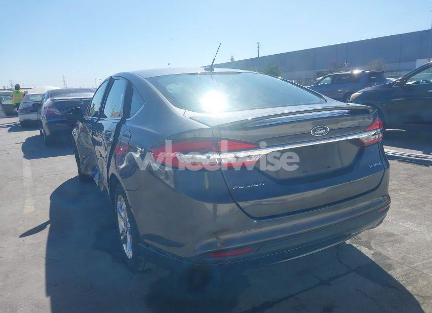 Photo 3 of 2018 Ford Fusion HYBRID SE (VIN 3FA6P0LU1JR162070)