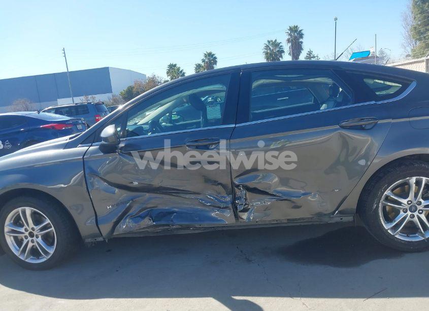 Photo 6 of 2018 Ford Fusion HYBRID SE (VIN 3FA6P0LU1JR162070)