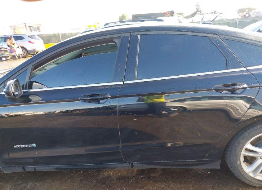 Photo 14 of 2018 Ford Fusion HYBRID SE (VIN 3FA6P0LU1JR173215)