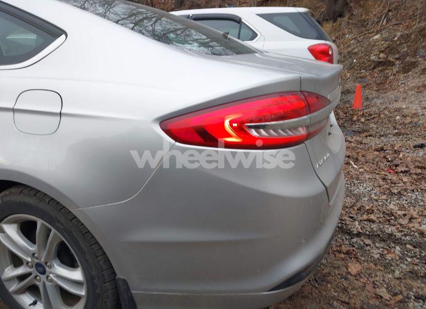 Photo 12 of 2018 Ford Fusion HYBRID SE (VIN 3FA6P0LU1JR266123)