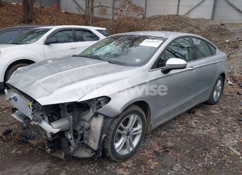 Photo 2 of 2018 Ford Fusion HYBRID SE (VIN 3FA6P0LU1JR266123)