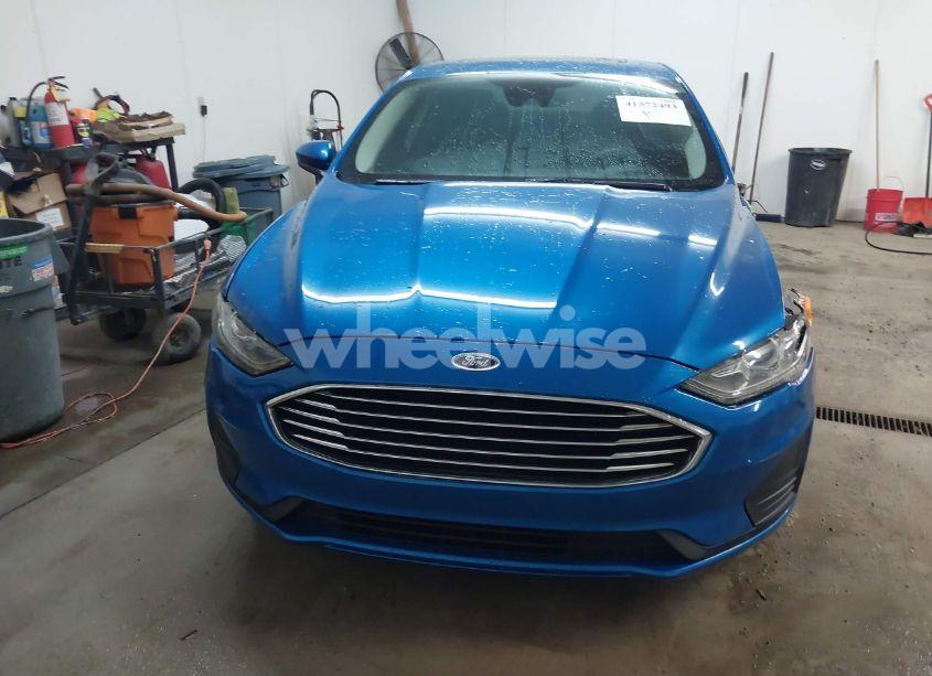 Photo 13 of 2019 Ford Fusion HYBRID SE (VIN 3FA6P0LU1KR102727)