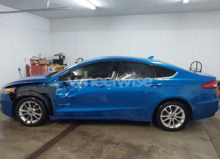 Photo 15 of 2019 Ford Fusion HYBRID SE (VIN 3FA6P0LU1KR102727)