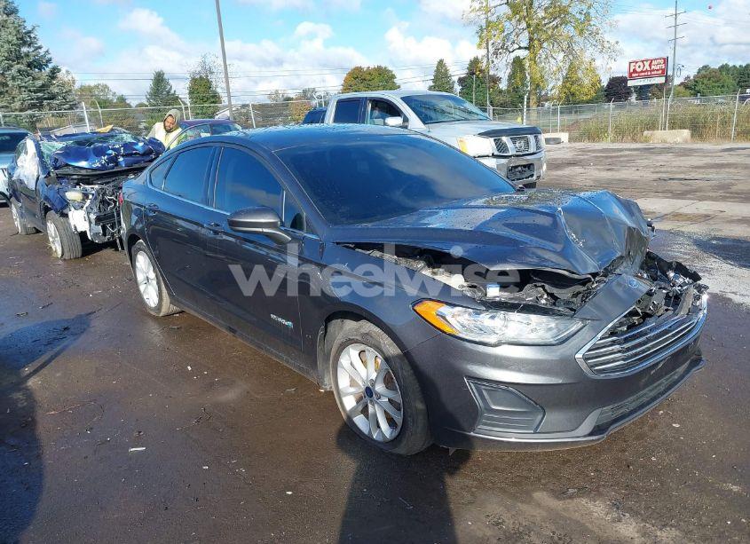2019 Ford Fusion HYBRID SE (VIN 3FA6P0LU1KR112917) main photo