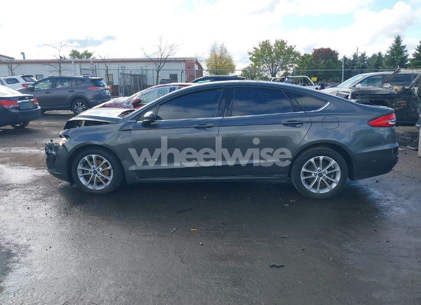 Photo 14 of 2019 Ford Fusion HYBRID SE (VIN 3FA6P0LU1KR112917)