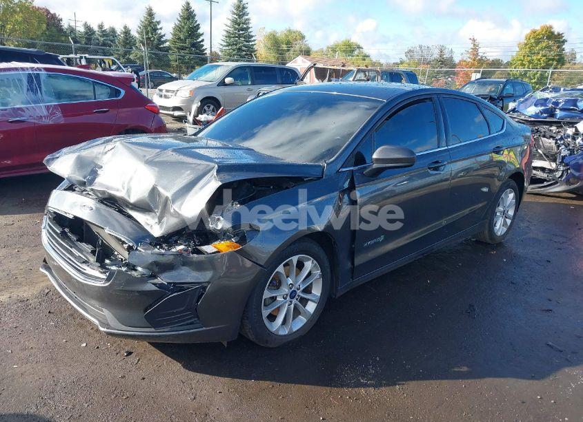 Photo 2 of 2019 Ford Fusion HYBRID SE (VIN 3FA6P0LU1KR112917)