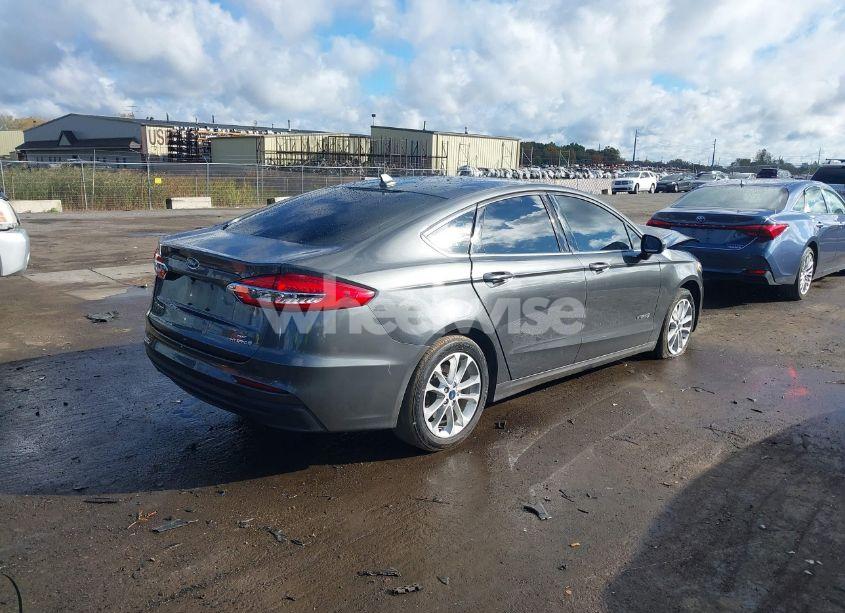Photo 4 of 2019 Ford Fusion HYBRID SE (VIN 3FA6P0LU1KR112917)