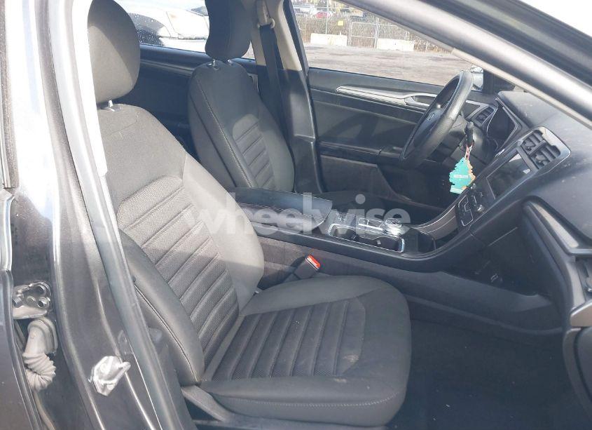 Photo 5 of 2019 Ford Fusion HYBRID SE (VIN 3FA6P0LU1KR112917)