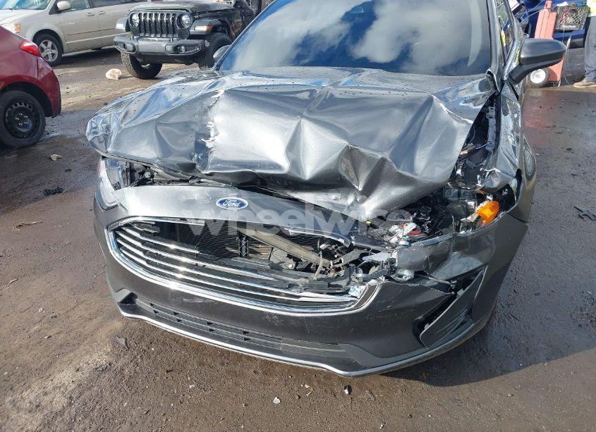 Photo 6 of 2019 Ford Fusion HYBRID SE (VIN 3FA6P0LU1KR112917)
