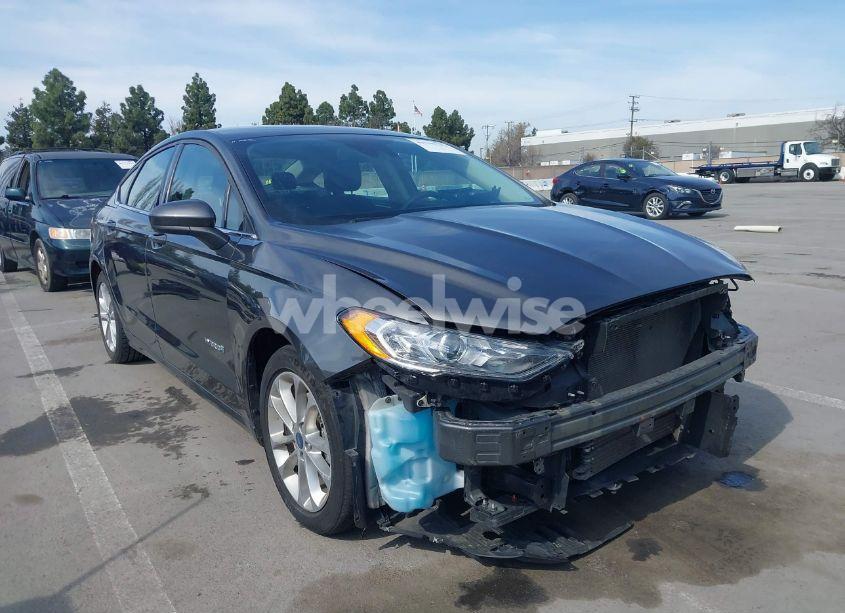 2019 Ford Fusion HYBRID SE (VIN 3FA6P0LU1KR271565) main photo