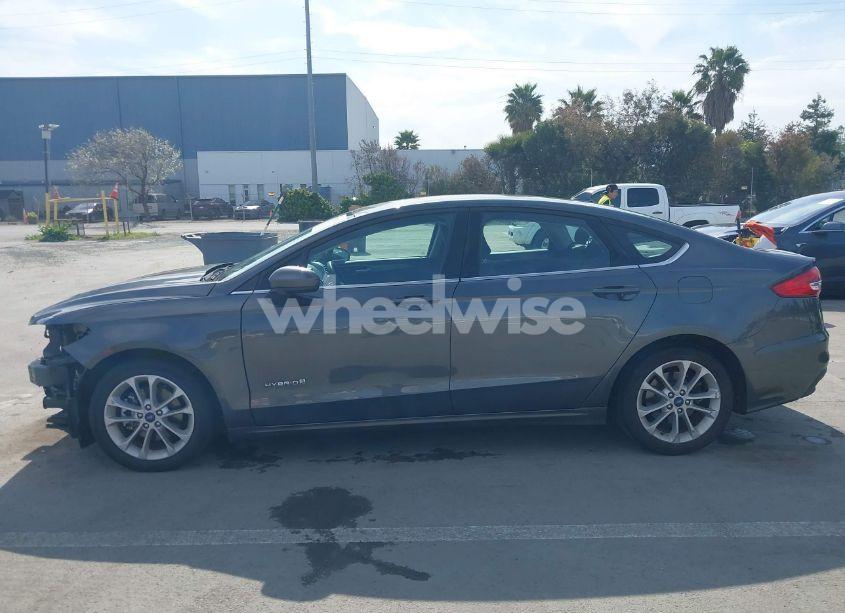 Photo 15 of 2019 Ford Fusion HYBRID SE (VIN 3FA6P0LU1KR271565)