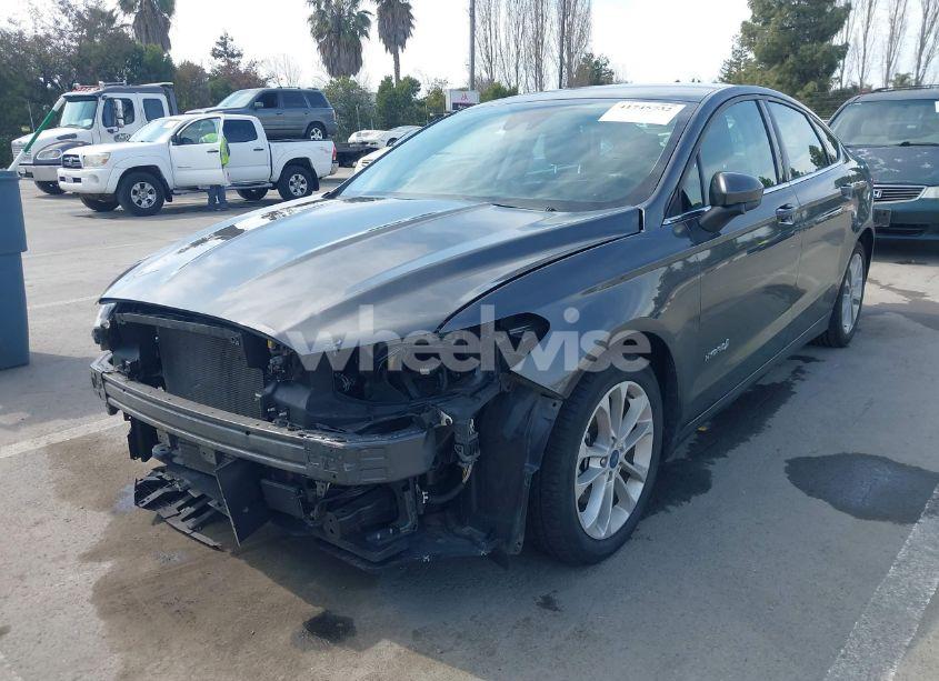 Photo 2 of 2019 Ford Fusion HYBRID SE (VIN 3FA6P0LU1KR271565)