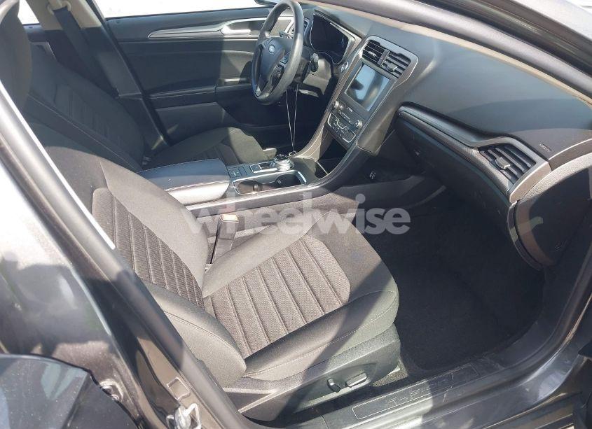 Photo 5 of 2019 Ford Fusion HYBRID SE (VIN 3FA6P0LU1KR271565)