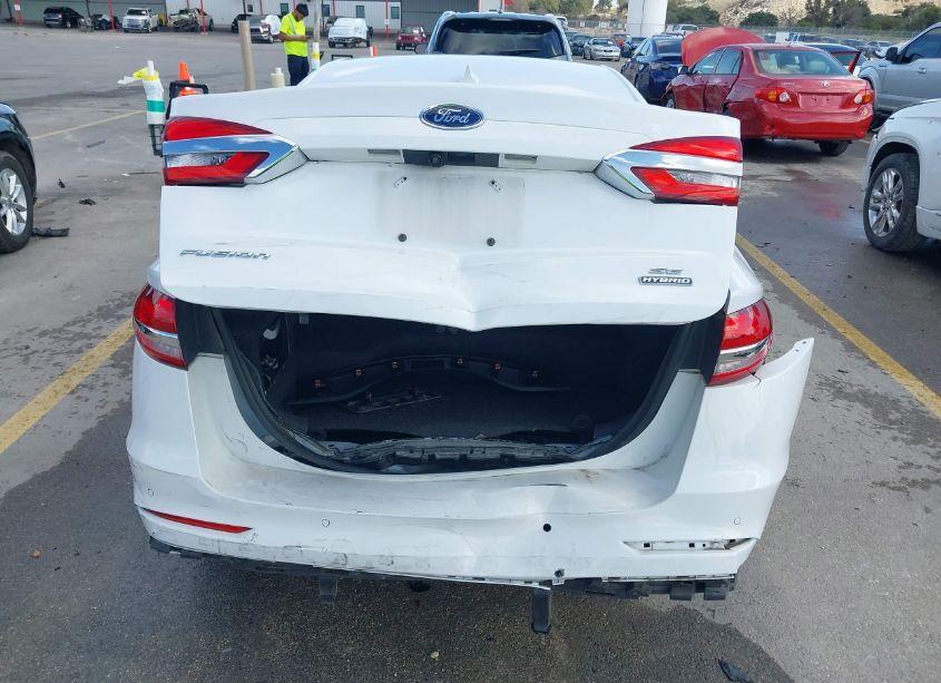 Photo 6 of 2020 Ford Fusion HYBRID SE (VIN 3FA6P0LU1LR237546)