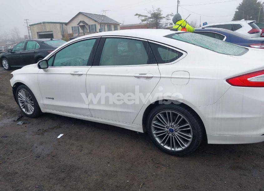 Photo 15 of 2014 Ford Fusion HYBRID SE (VIN 3FA6P0LU2ER107827)