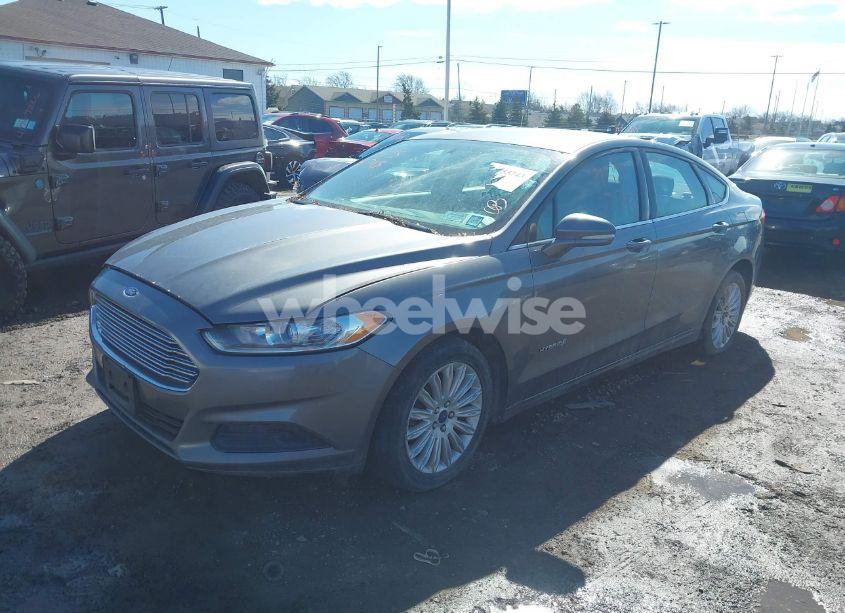 Photo 2 of 2014 Ford Fusion HYBRID SE (VIN 3FA6P0LU2ER242869)