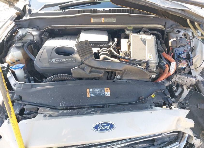 Photo 10 of 2015 Ford Fusion HYBRID SE (VIN 3FA6P0LU2FR163249)