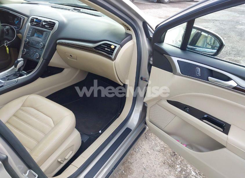 Photo 5 of 2015 Ford Fusion HYBRID SE (VIN 3FA6P0LU2FR265621)