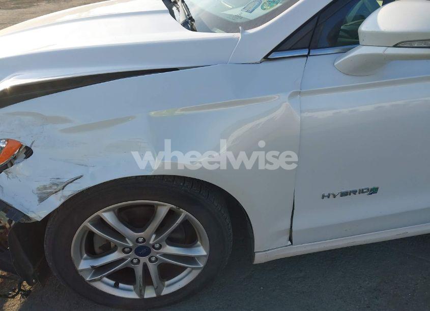 Photo 13 of 2015 Ford Fusion HYBRID SE (VIN 3FA6P0LU2FR305597)