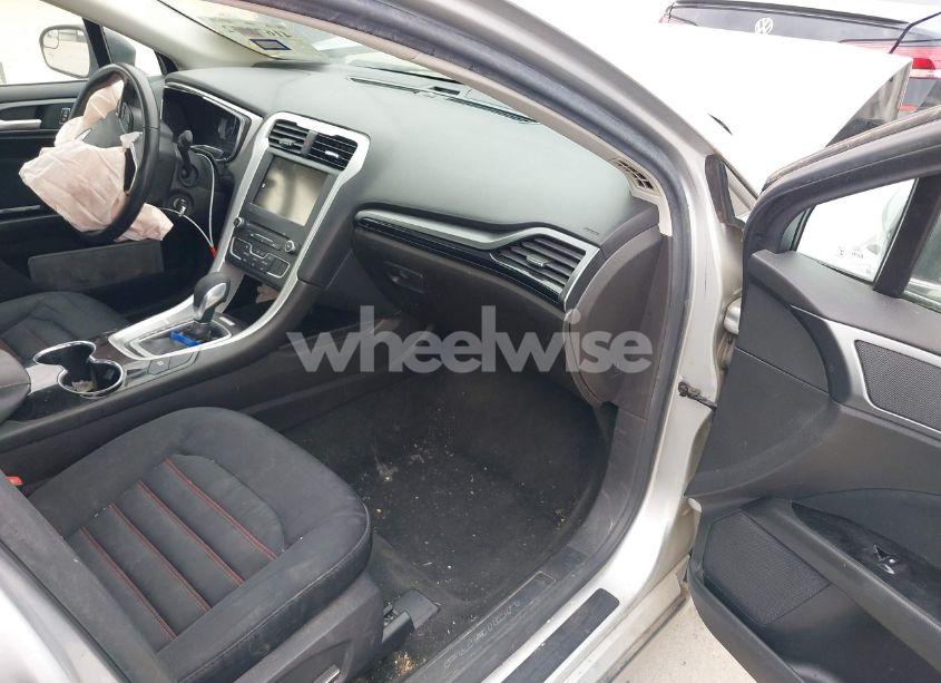 Photo 5 of 2016 Ford Fusion HYBRID SE (VIN 3FA6P0LU2GR340755)